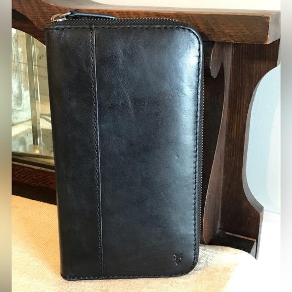 Frye Handbags - NWOT Rare Frye Logan Leather Large Travel Passport Wallet Black Retail $198
